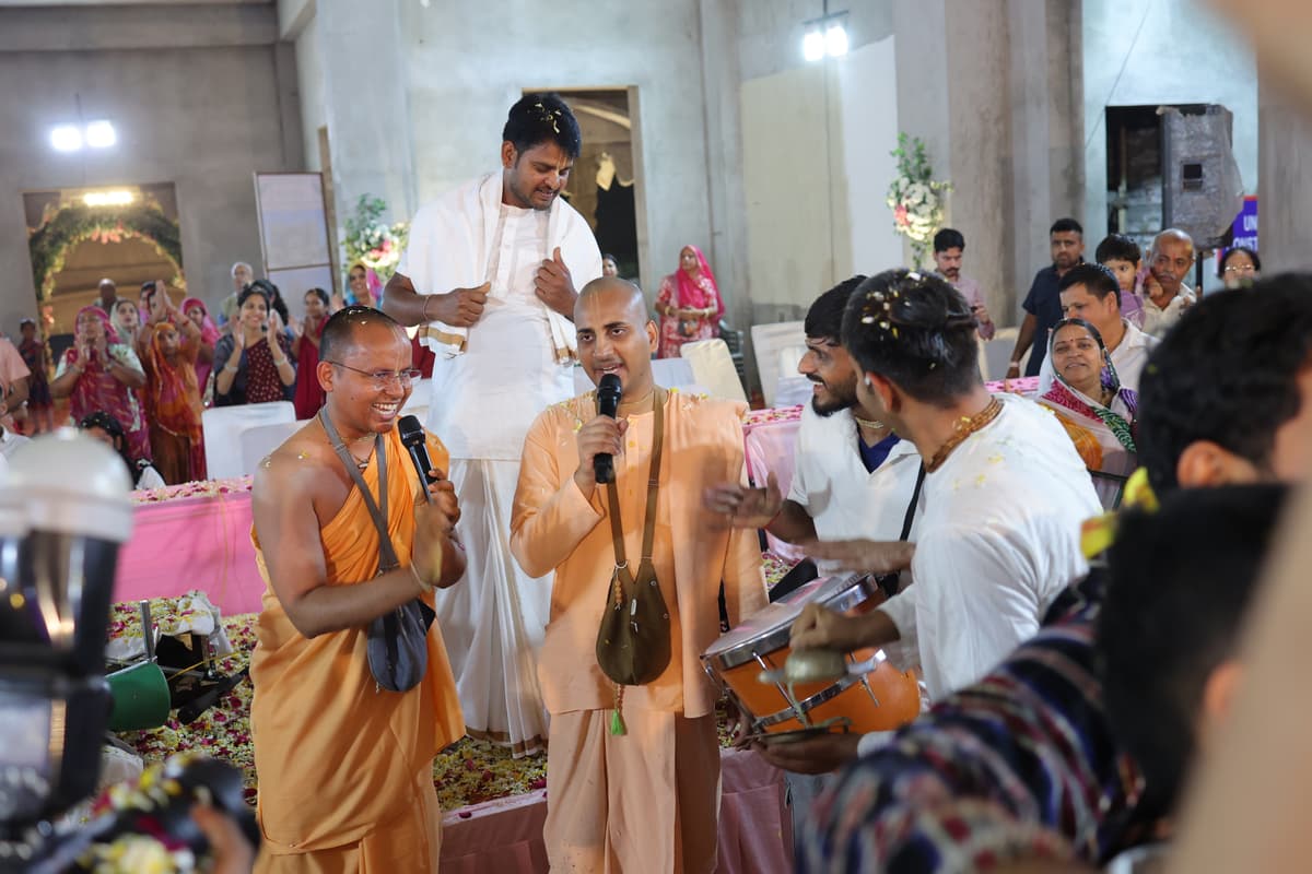 Guru Ji at Mandir Event
